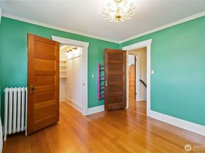 2033 11th Avenue E, Seattle WA 98102