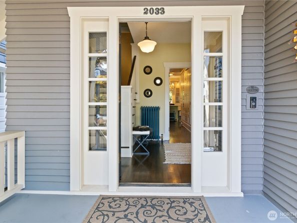 2033 11th Avenue E, Seattle WA 98102