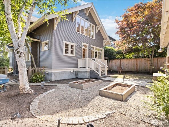 2033 11th Avenue E, Seattle WA 98102