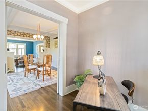 2033 11th Avenue E, Seattle WA 98102