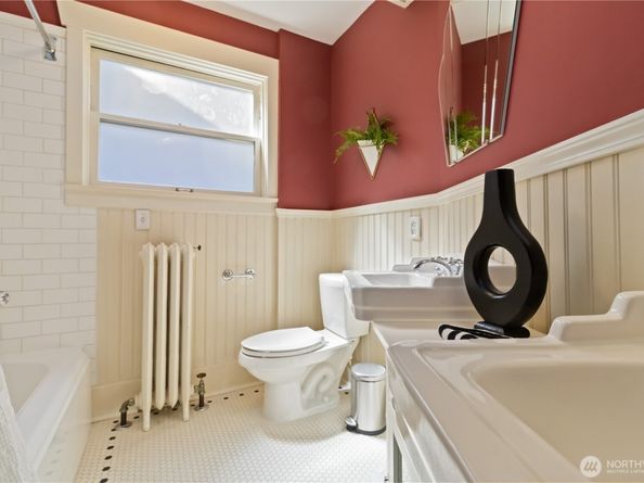 2033 11th Avenue E, Seattle WA 98102