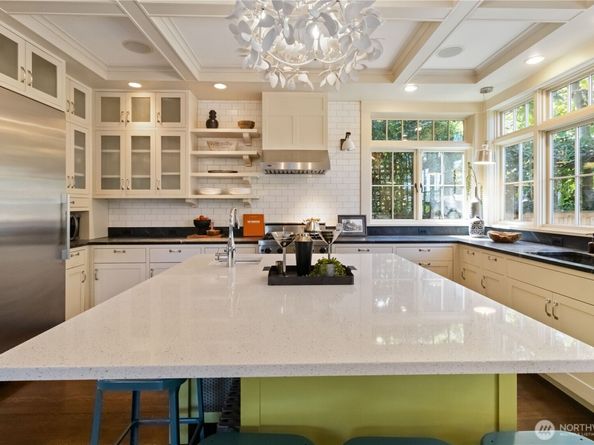 2033 11th Avenue E, Seattle WA 98102