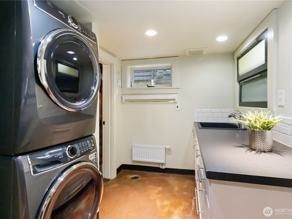 2033 11th Avenue E, Seattle WA 98102
