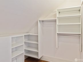 2033 11th Avenue E, Seattle WA 98102