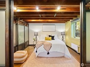 2033 11th Avenue E, Seattle WA 98102