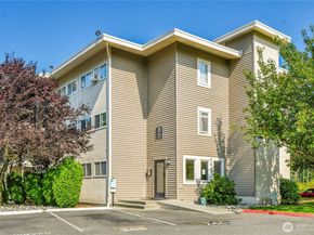 12701 NE 9th Place D206, Bellevue WA 98005