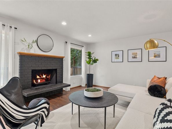 305 161st Place SE, Bothell WA 98012