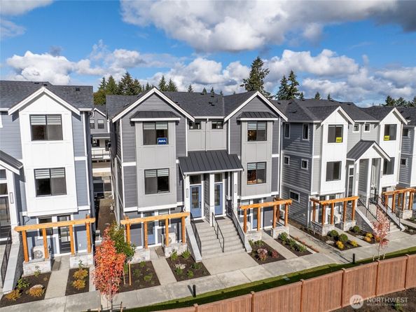 13242 NE 143rd Court 28, Woodinville WA 98072