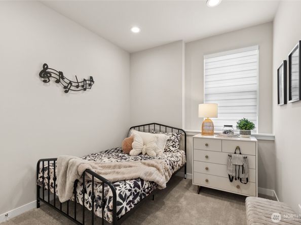 13242 NE 143rd Court 28, Woodinville WA 98072