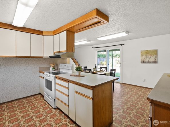 3868 Pinecone Drive E, Bremerton WA 98310