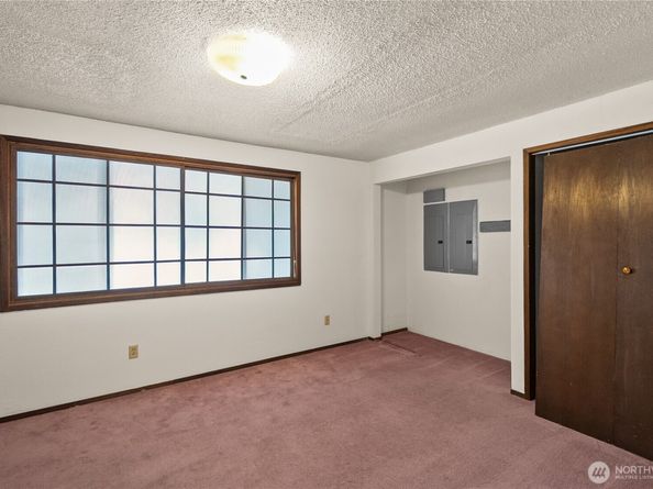 3868 Pinecone Drive E, Bremerton WA 98310
