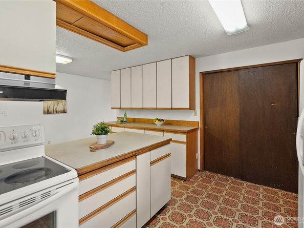 3868 Pinecone Drive E, Bremerton WA 98310