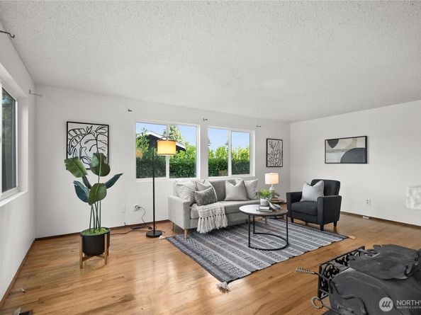 3868 Pinecone Drive E, Bremerton WA 98310