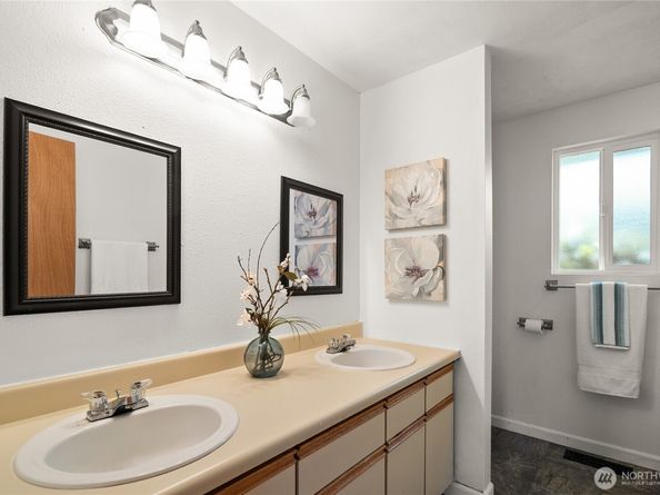 3868 Pinecone Drive E, Bremerton WA 98310
