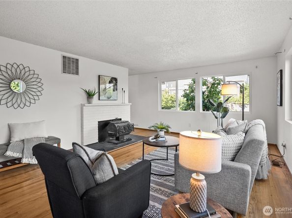 3868 Pinecone Drive E, Bremerton WA 98310