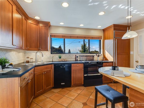 9111 40th Avenue SW, Seattle WA 98136