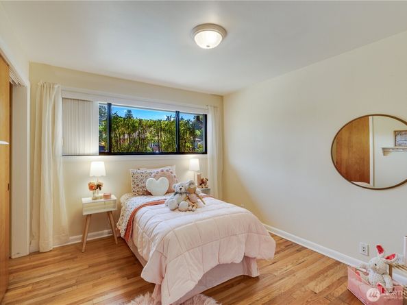 9111 40th Avenue SW, Seattle WA 98136