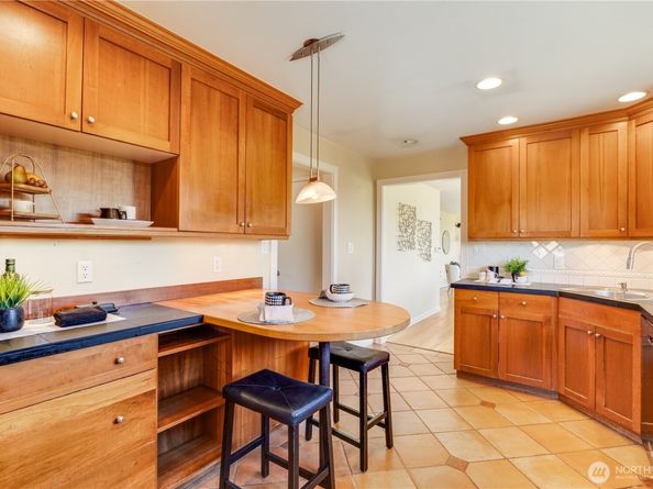 9111 40th Avenue SW, Seattle WA 98136