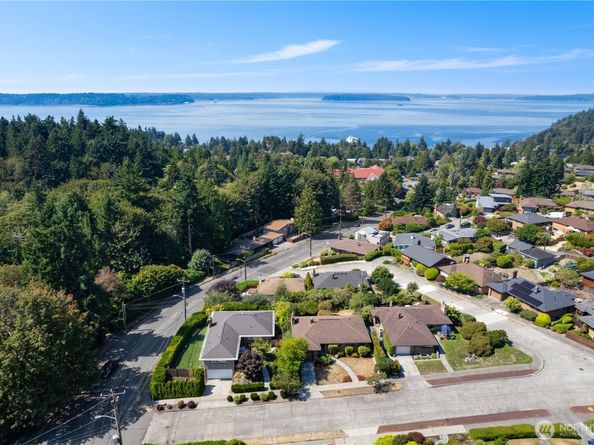 9111 40th Avenue SW, Seattle WA 98136