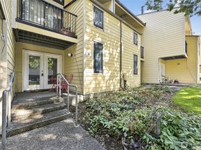 6440 139th Avenue NE 8, Redmond WA 98052