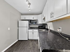 6440 139th Avenue NE 8, Redmond WA 98052