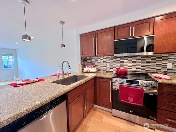 15809 Waynita Way NE G302, Bothell WA 98011