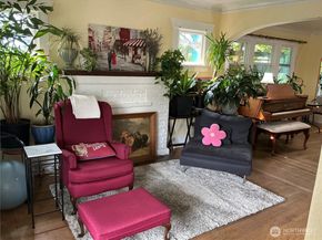 4055 Latona Avenue NE, Seattle WA 98105
