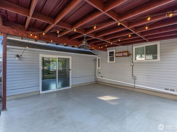 4816 SW Alaska Street, Seattle WA 98116