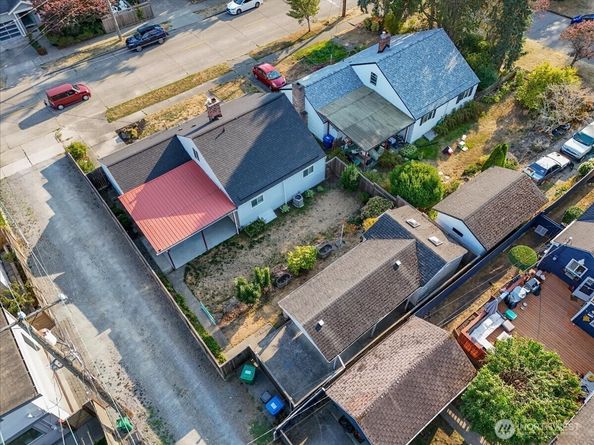 4816 SW Alaska Street, Seattle WA 98116