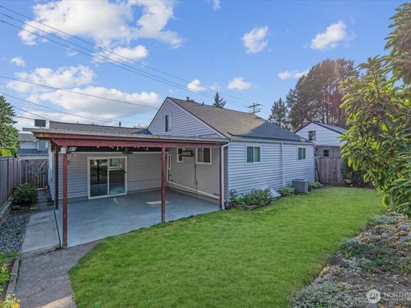 4816 SW Alaska Street, Seattle WA 98116