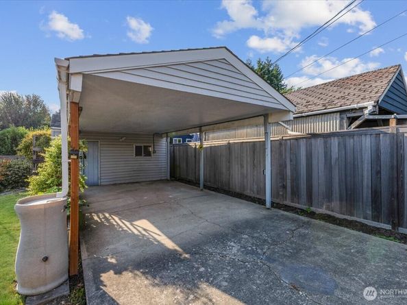 4816 SW Alaska Street, Seattle WA 98116