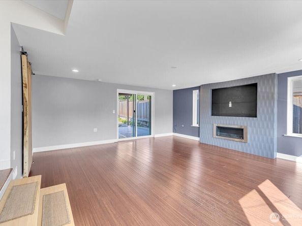 4816 SW Alaska Street, Seattle WA 98116