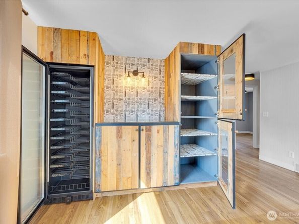 4816 SW Alaska Street, Seattle WA 98116