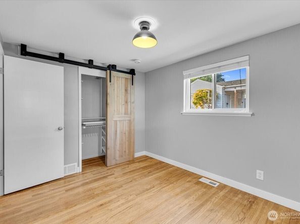 4816 SW Alaska Street, Seattle WA 98116