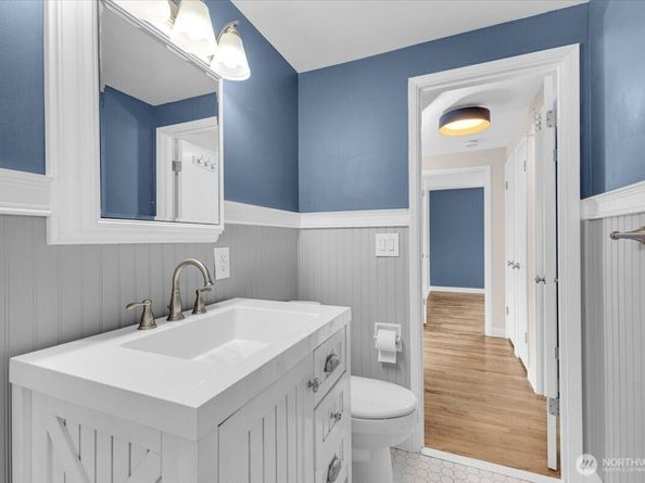 4816 SW Alaska Street, Seattle WA 98116