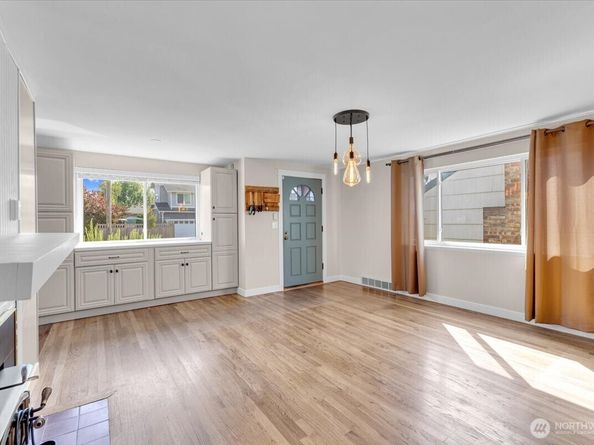 4816 SW Alaska Street, Seattle WA 98116