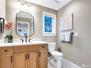 11216 NE 67th Street 4, Kirkland WA 98033