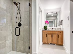 11216 NE 67th Street 4, Kirkland WA 98033