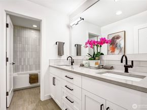 11216 NE 67th Street 4, Kirkland WA 98033