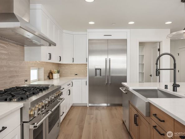 11216 NE 67th Street 4, Kirkland WA 98033