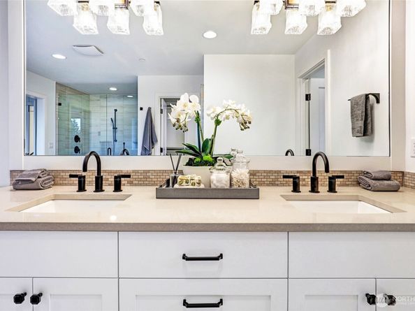 11216 NE 67th Street 4, Kirkland WA 98033