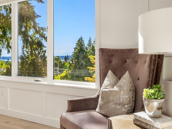 11216 NE 67th Street 4, Kirkland WA 98033