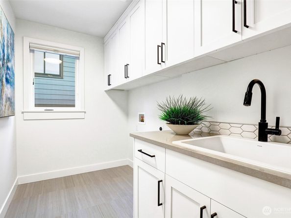 11216 NE 67th Street 4, Kirkland WA 98033