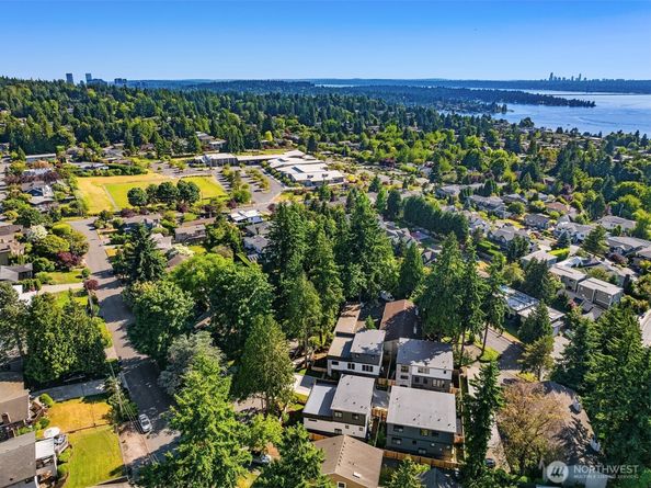 11216 NE 67th Street 4, Kirkland WA 98033