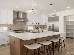 11216 NE 67th Street 4, Kirkland WA 98033