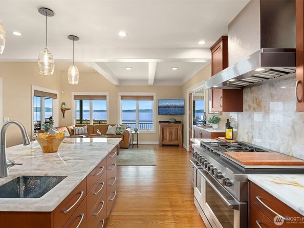 9889 NE South Beach Drive, Bainbridge Island WA 98110