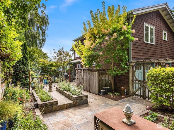 9889 NE South Beach Drive, Bainbridge Island WA 98110
