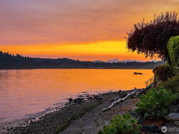 9889 NE South Beach Drive, Bainbridge Island WA 98110