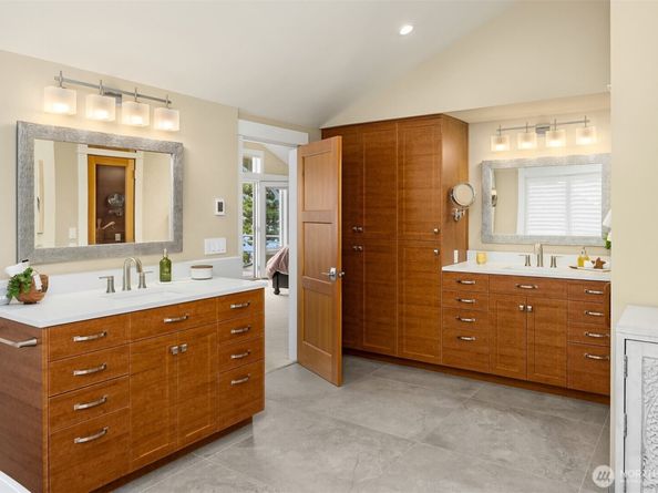 9889 NE South Beach Drive, Bainbridge Island WA 98110