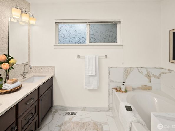 12170 NE 24th Street 211, Bellevue WA 98005
